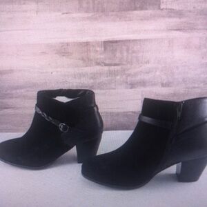 Elegant Black Heeled Boots